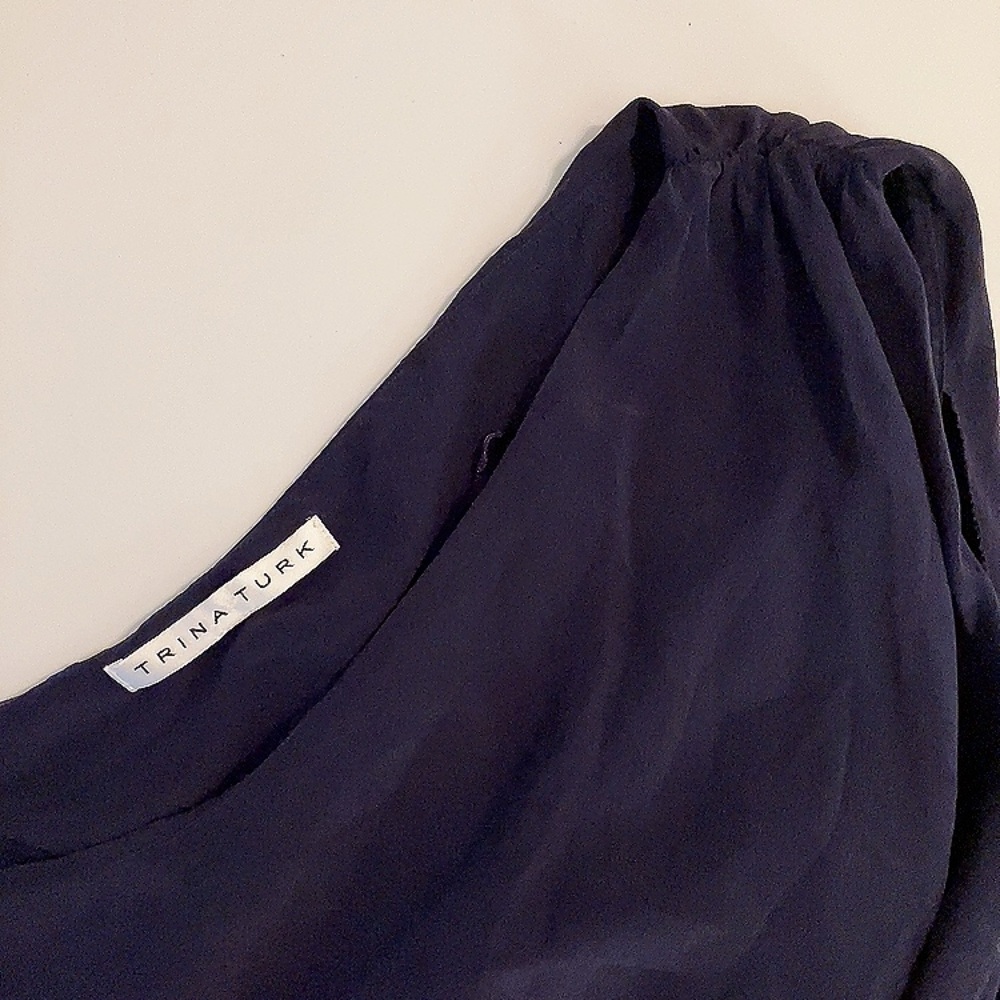 Trina Turk Midnight Blue One-Shoulder 100% Silk Tank Top Blouse Flowy Medium - Picture 3 of 7